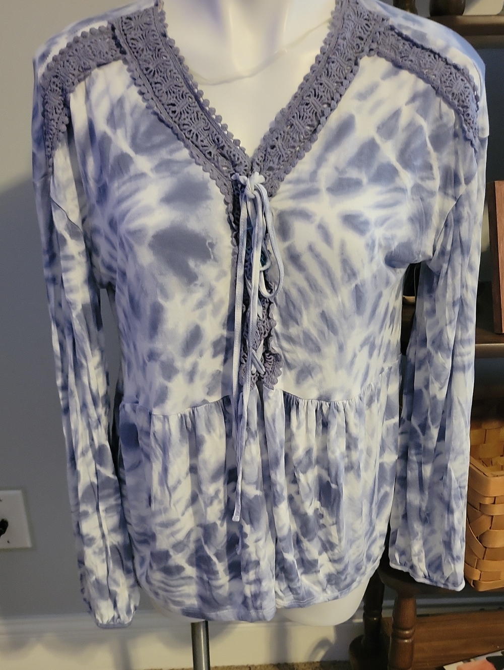 French Laundry Perrywinkle and White Tie-Dye Lace-Trim Long Sleeve Top..size MED